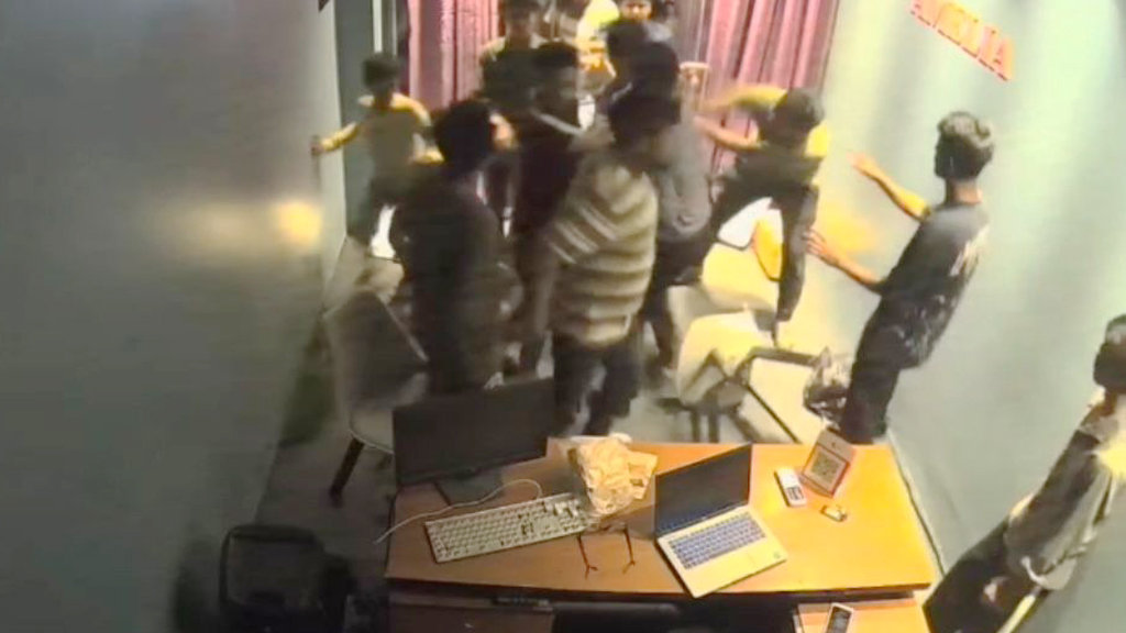 চট্টগ্রামে ৩০ লাখ টাকা চাঁদা দাবিতে ব্যবসাপ্রতিষ্ঠানে হামলা-লুটপাটের অভিযোগ