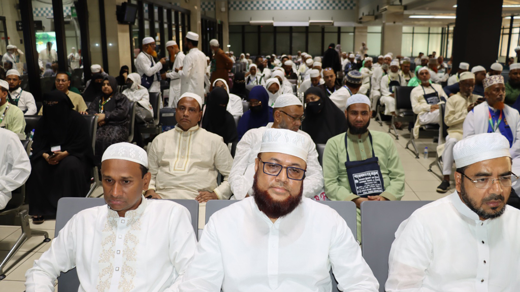 চট্টগ্রাম থেকে জেদ্দা যাচ্ছেন ৩৭১ হজযাত্রী