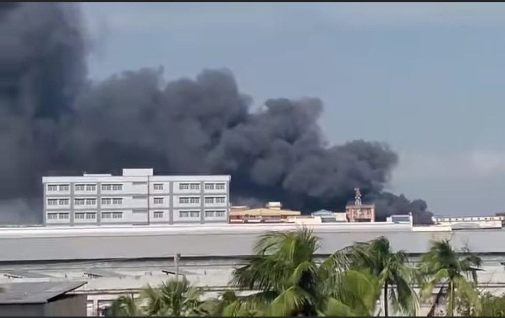 চট্টগ্রামে কেইপিজেডে ফোম কারখানায় আগুন