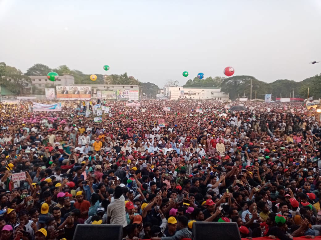 চট্টগ্রামে বিএনপির সমাবেশ ঘিরে মানুষের ঢল, সড়কে যানবাহন চলাচল ব্যাহত