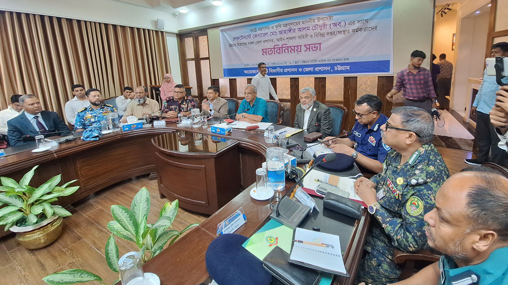 দুর্গাপূজা ঘিরে পার্শ্ববর্তী দেশ মিথ্যা সংবাদ ছড়াতে পারে: স্বরাষ্ট্র উপদেষ্টা
