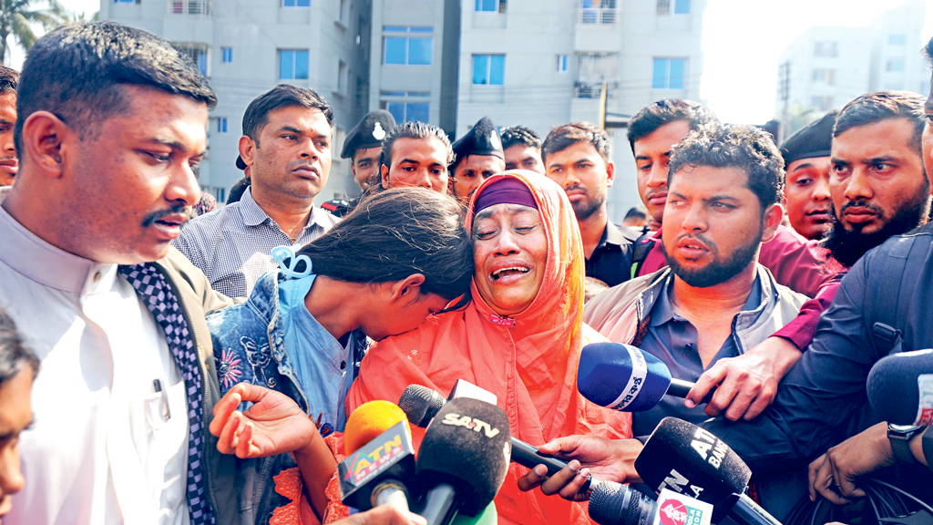 রাজনৈতিক প্রশ্রয়ে ভয়ংকর