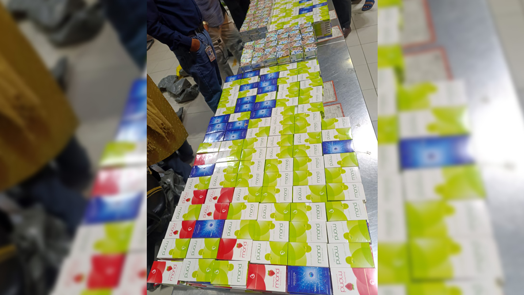 শাহ আমানত বিমানবন্দরে দুবাইফেরত যাত্রীর ব্যাগে নিষিদ্ধ ক্রিম