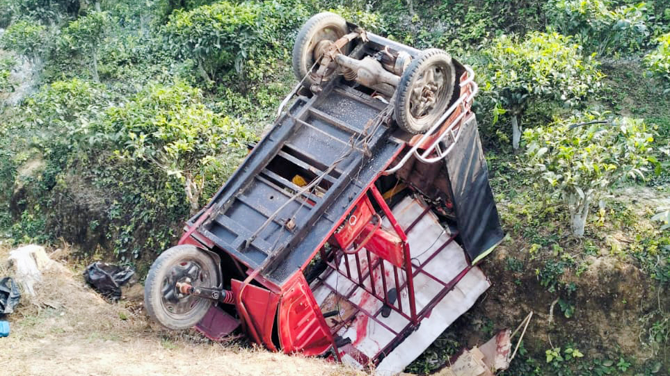 ফটিকছড়িতে ইজিবাইক উল্টে নারী নিহত