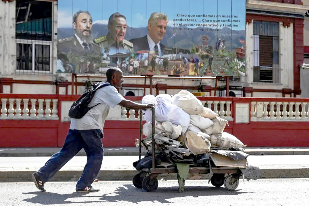 কিউবার অর্থনীতি ভঙ্গুর হলেও সরকার পতনের ঝুঁকি নেই, কারণ জানাল সিআইএ