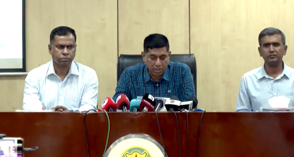 স্বরাষ্ট্র মন্ত্রণালয়ের ব্যক্তিগত কর্মকর্তার নেতৃত্বে বদলি-পদোন্নতির চক্র, গ্রেপ্তার ২