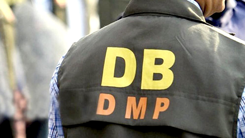 ৩৬৩টি আইফোনসহ তিন চীনা নাগরিক গ্রেপ্তার