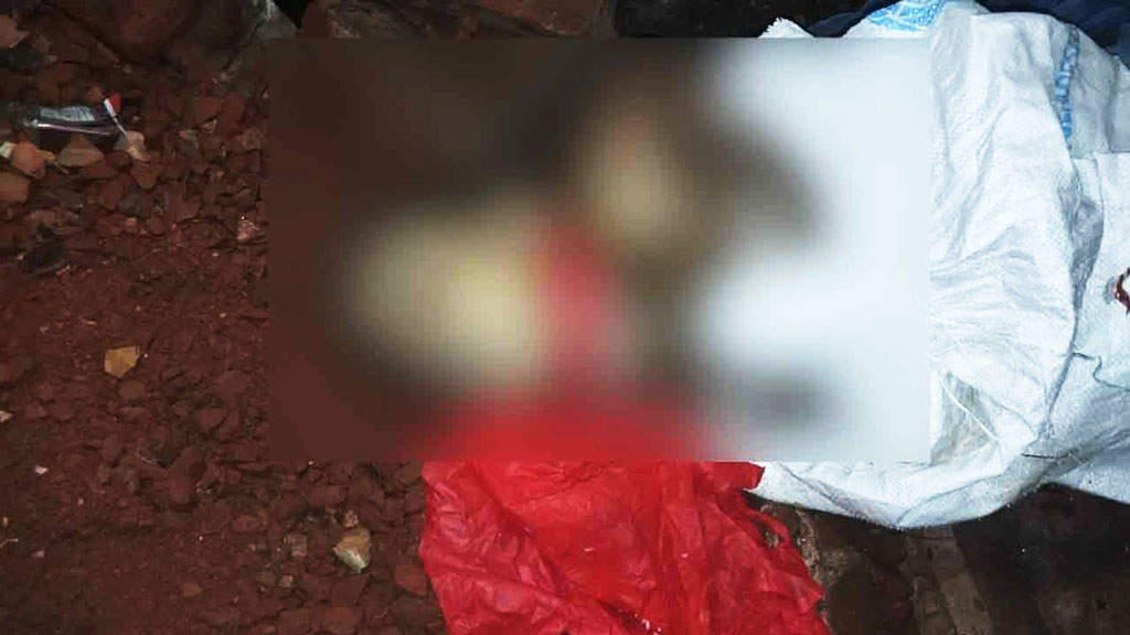 বাড়ির ছাদে পড়ে ছিল শিশুর হাত-পা বাঁধা বস্তাবন্দী মরদেহ