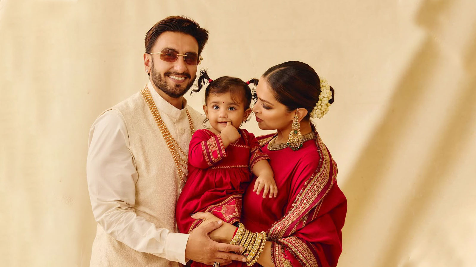 পরিবারে আসছে নতুন সদস্য, আবার মা হওয়ার সুখবর দিলেন দীপিকা