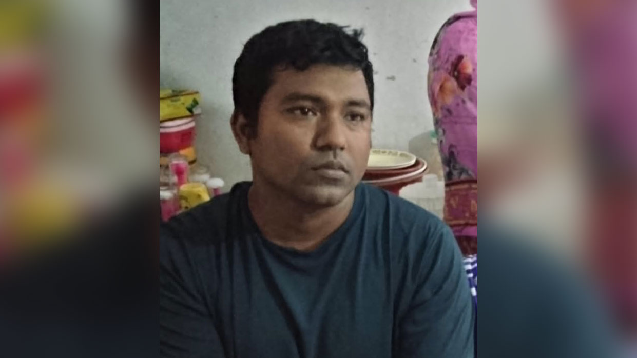 প্রবাসীর স্ত্রীর সঙ্গে অনৈতিক সম্পর্ক, স্থানীয়দের হাতে আটক পুলিশ কর্মকর্তা