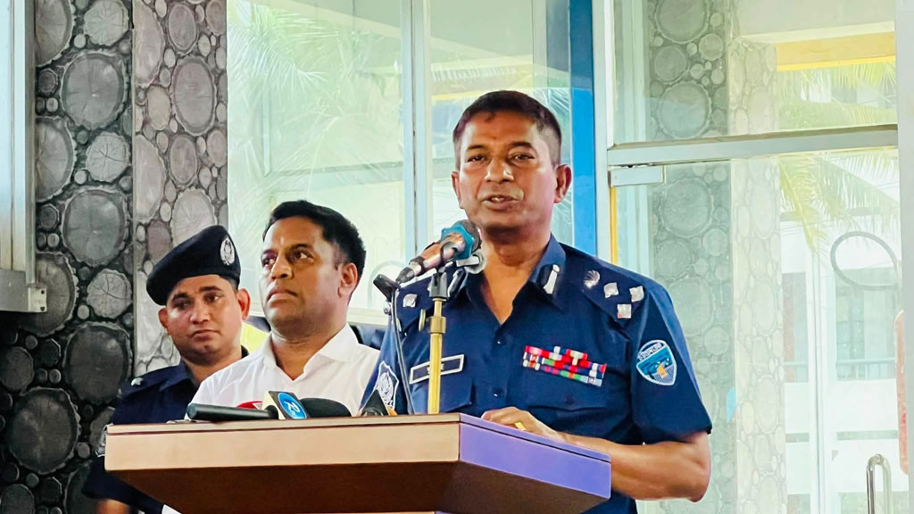 চট্টগ্রাম থেকে মাদকের শেষ শিকড় পর্যন্ত উপড়ে ফেলা হবে: ডিআইজি