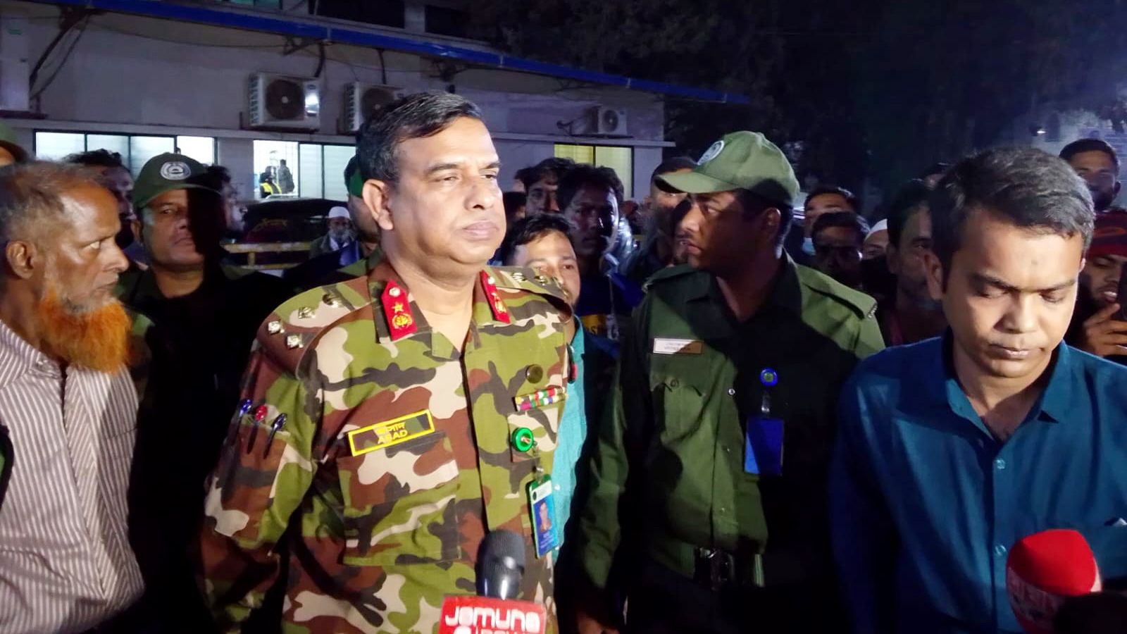 যমুনার সামনে আহতদের কেউ গুলিবিদ্ধ নয়: ঢামেক পরিচালক