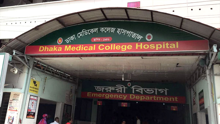 ঢাকা মেডিকেলে চিকিৎসককে চড়, রোগী আটক