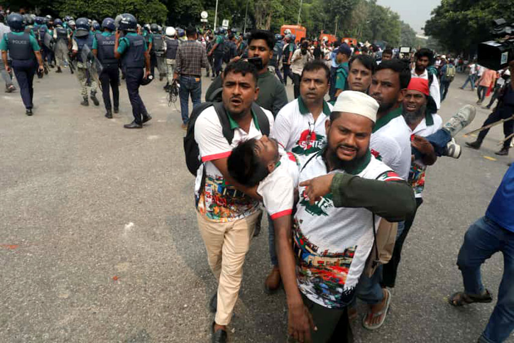 সংসদ ভবন এলাকায় সংঘর্ষে আহত ২০ জন ঢামেকে
