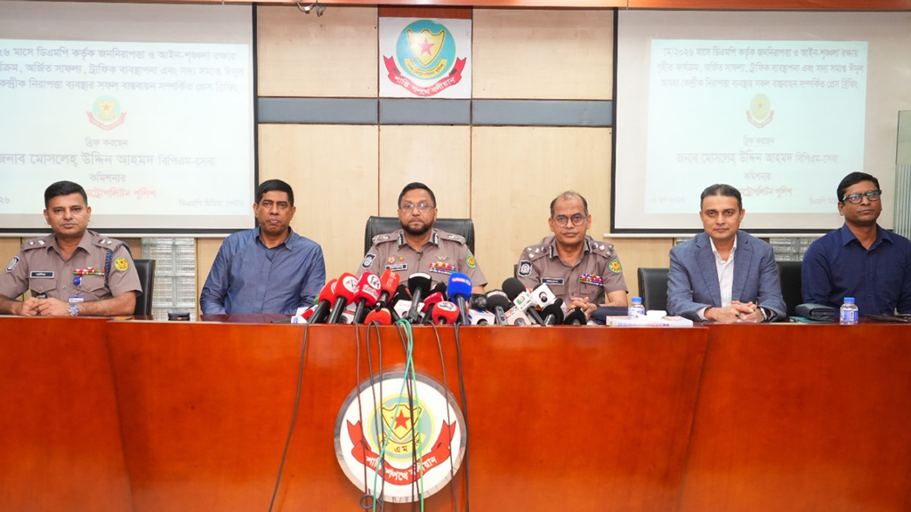 ট্রাফিক আইন ভাঙলে পুলিশের বিরুদ্ধেও ব্যবস্থা নেওয়া হবে: ডিএমপি কমিশনার