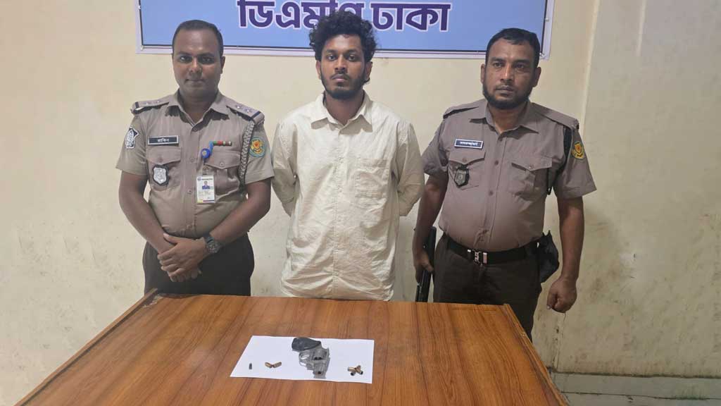 রাজধানীতে স্বেচ্ছাসেবক দল নেতাকে গুলি, ঘটনাস্থল থেকে অস্ত্রসহ গ্রেপ্তার ১