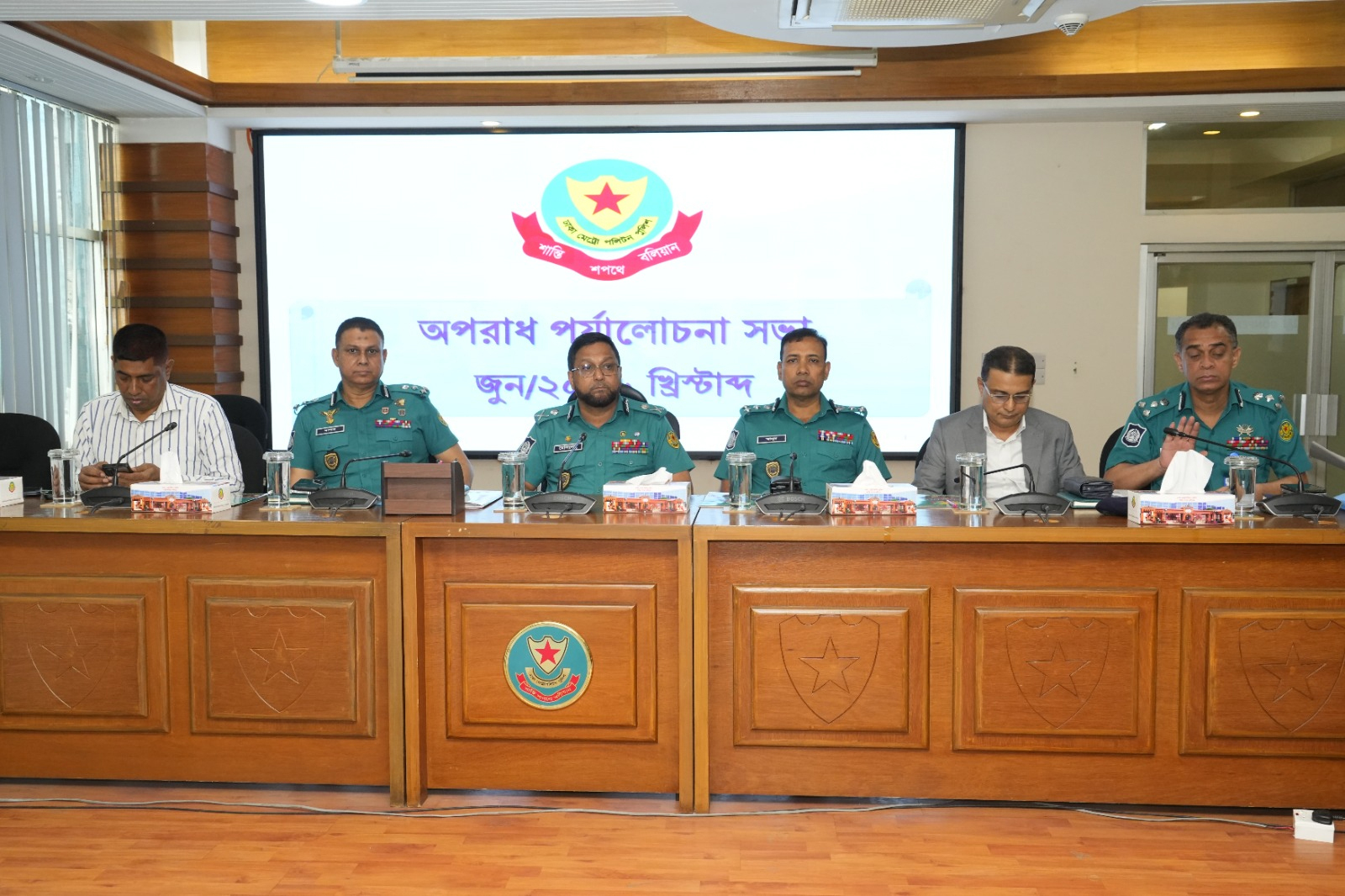 কোনো গোষ্ঠী বা দলের না হয়ে নিরপেক্ষভাবে দায়িত্ব পালন করতে হবে: ডিএমপি কমিশনার