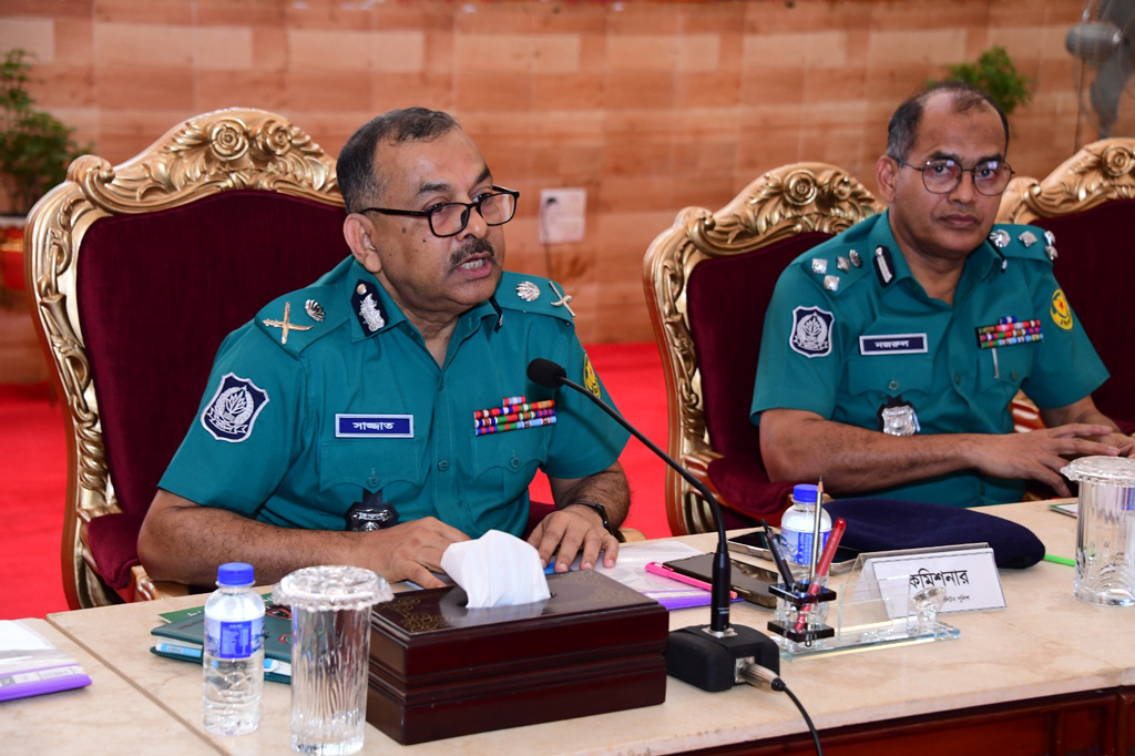অপরাধীরা যেন ছাড় না পায়, কঠোরভাবে দমন করতে হবে: ডিএমপি কমিশনার ‎