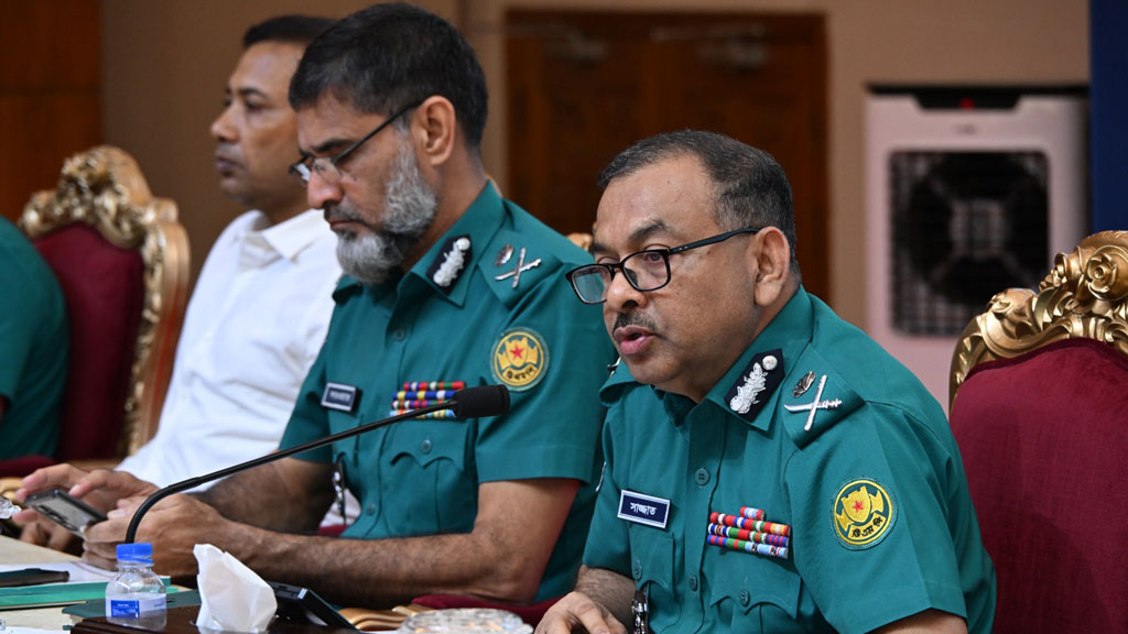 জাতীয় নির্বাচনে কোনো দল বা ব্যক্তির প্রতি দুর্বল না হওয়ার আহ্বান ডিএমপি কমিশনারের