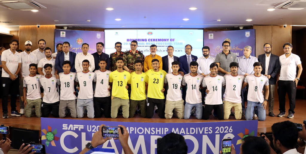 সাফজয়ী অনূর্ধ্ব-২০ ফুটবল দলকে সংবর্ধনা দিল ডিএনসিসি