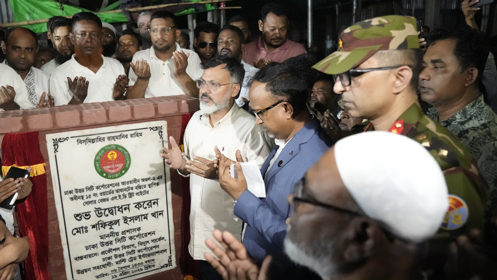 ডিএনসিসির উদ্যোগে ভাষানটেকে ৪৫০ সোলার স্ট্রিট লাইট স্থাপন