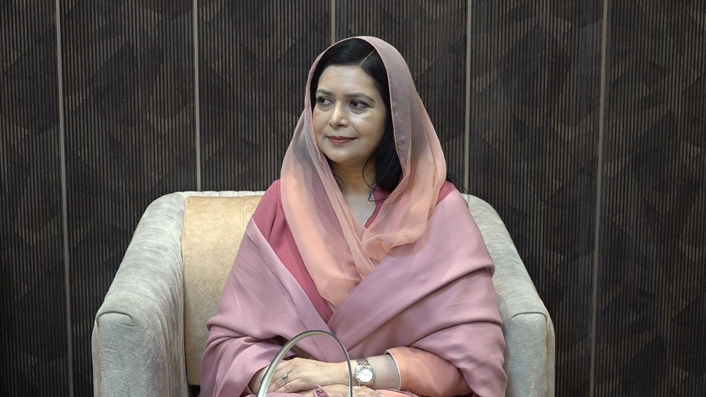 স্বামী-কন্যার সঙ্গে ঈদ করতে লন্ডনের পথে জুবাইদা রহমান
