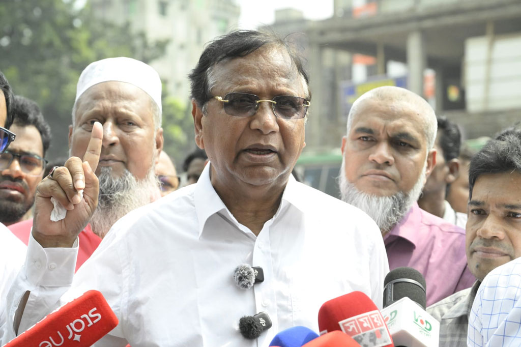 সড়ক-ফুটপাতে হকার বসলেই মালামাল ক্রোক ও মামলা: ডিএসসিসি প্রশাসক