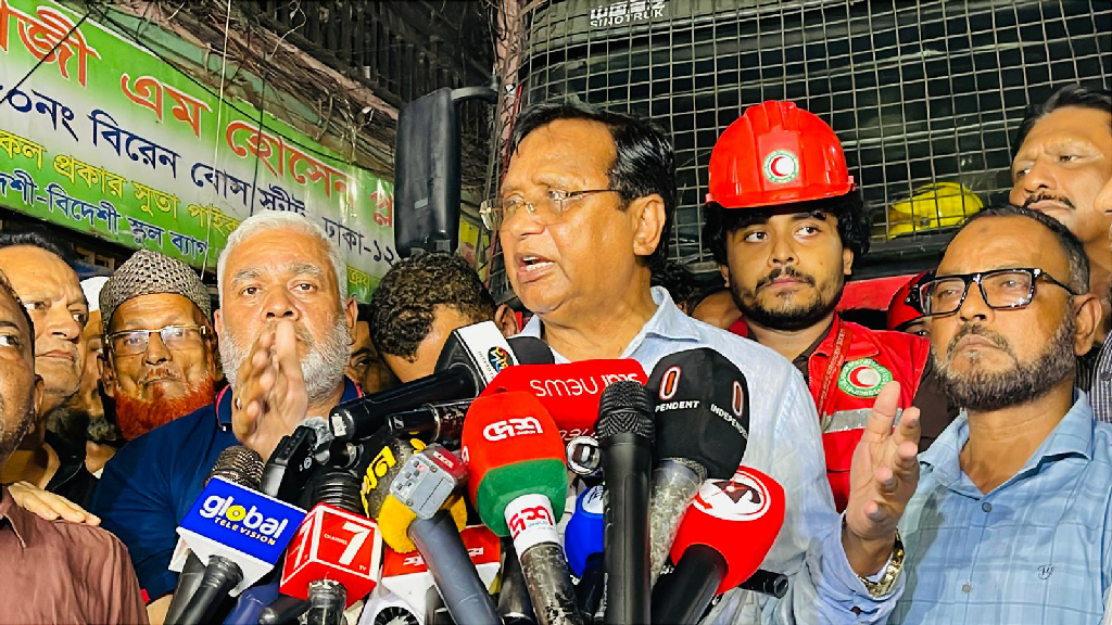 দখলমুক্ত সড়ক থাকলে দ্রুত পৌঁছাত ফায়ার সার্ভিস: ডিএসসিসি প্রশাসক