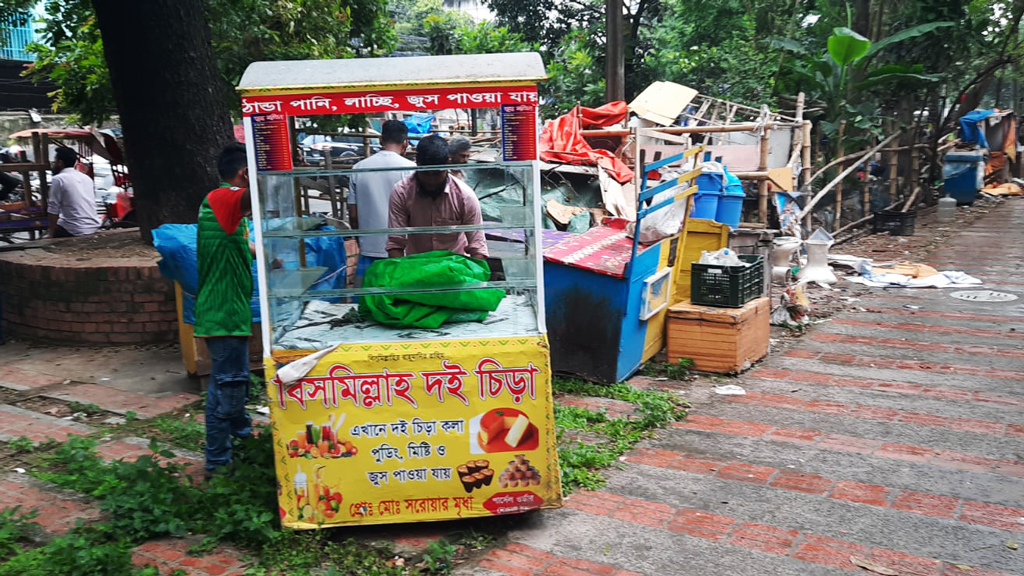 সড়ক-ফুটপাতের দোকানপাট উচ্ছেদ করল ডিএসসিসি