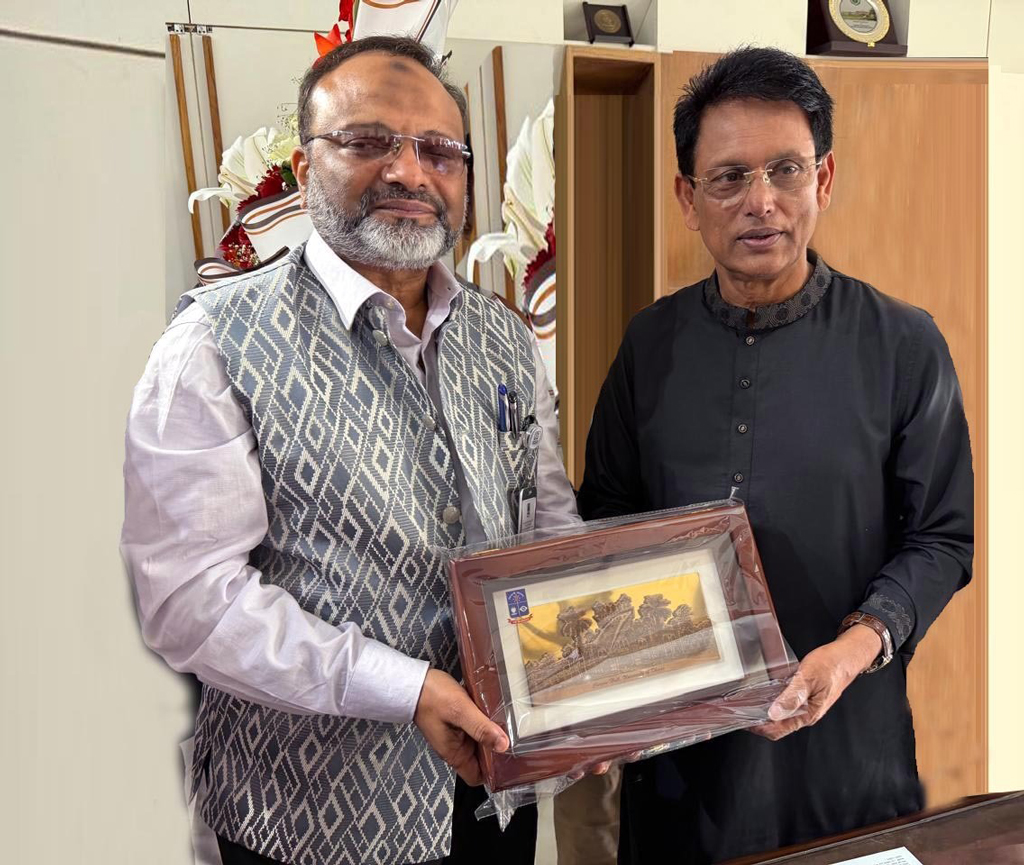 শিক্ষামন্ত্রীর সঙ্গে ঢাবি উপাচার্যের সৌজন্য সাক্ষাৎ