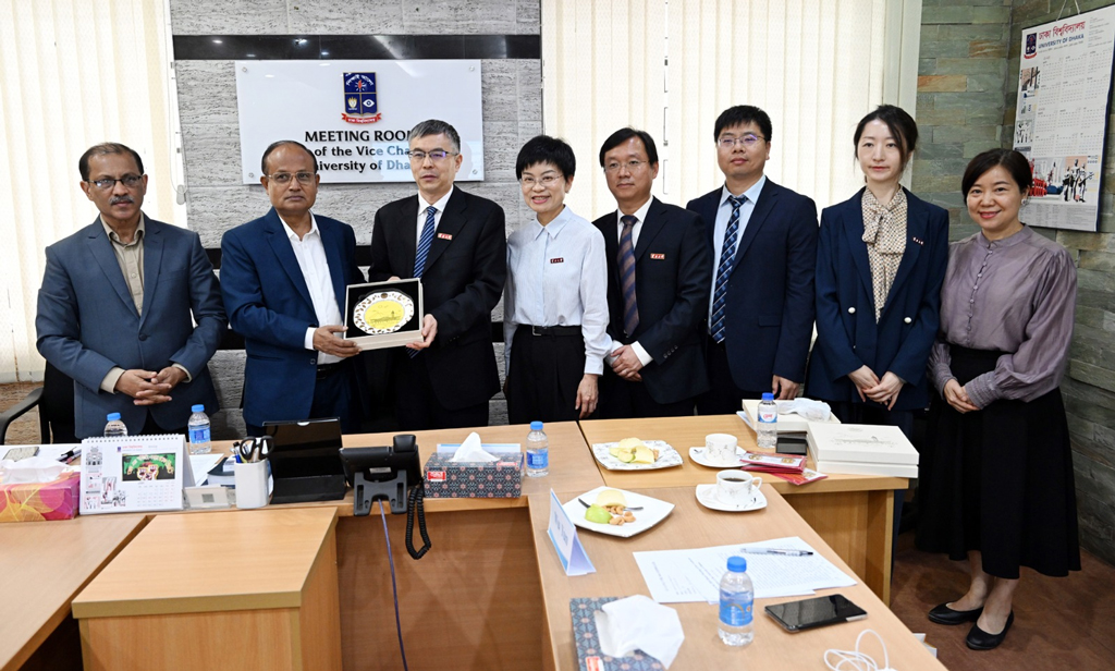 ঢাবি উপাচার্যের সঙ্গে ইউনান বিশ্ববিদ্যালয়ের প্রেসিডেন্টের বৈঠক