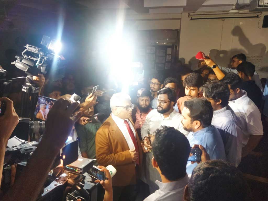 ঢাবিতে বিদ্যুৎ বিভ্রাটে দেরিতে শুরু ছাত্রশক্তির অনুষ্ঠান, নাহিদের ক্ষোভ