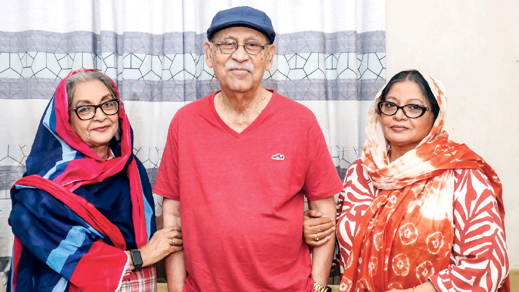 ‘শেষ পত্র’র পর আবার একসঙ্গে তিন কিংবদন্তি
