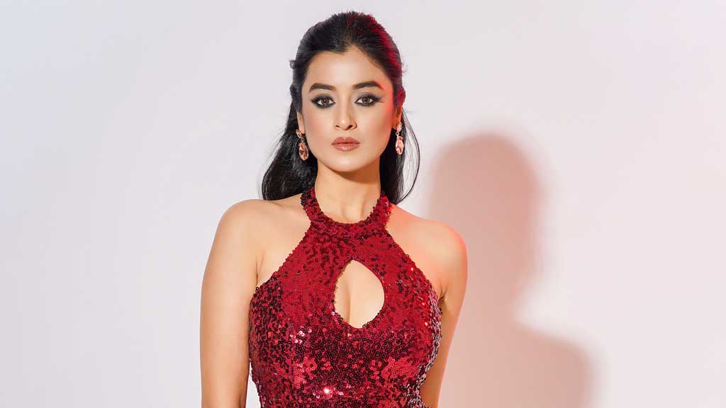 পেশাদারত্বের প্রমাণ দিলেন দর্শনা