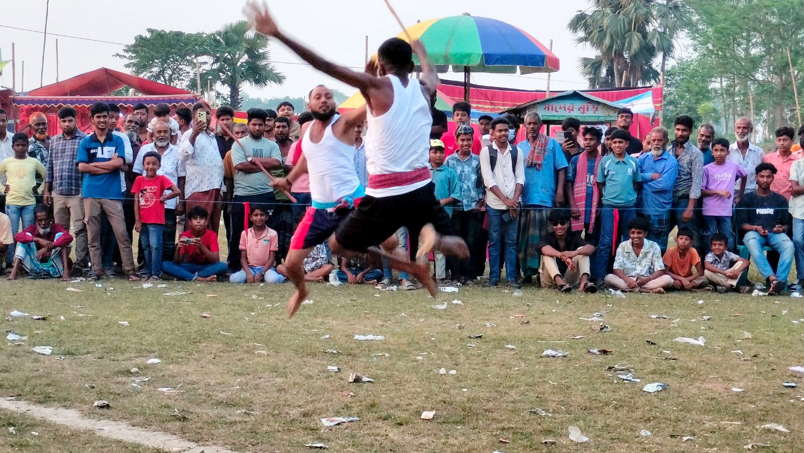 লাঠির ঝলকে জেগে উঠল গ্রামবাংলার ঐতিহ্য, উৎসবে ভাসল জনসমুদ্র