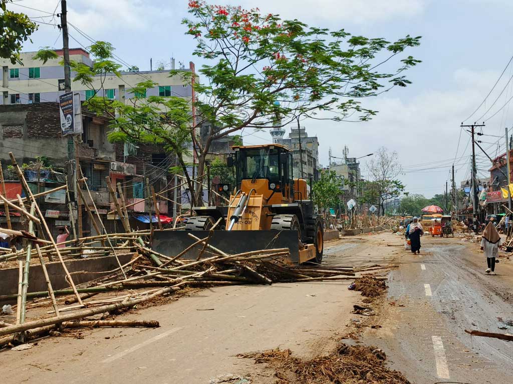 রাজধানীজুড়ে কোরবানির বর্জ্য অপসারণ শুরু
