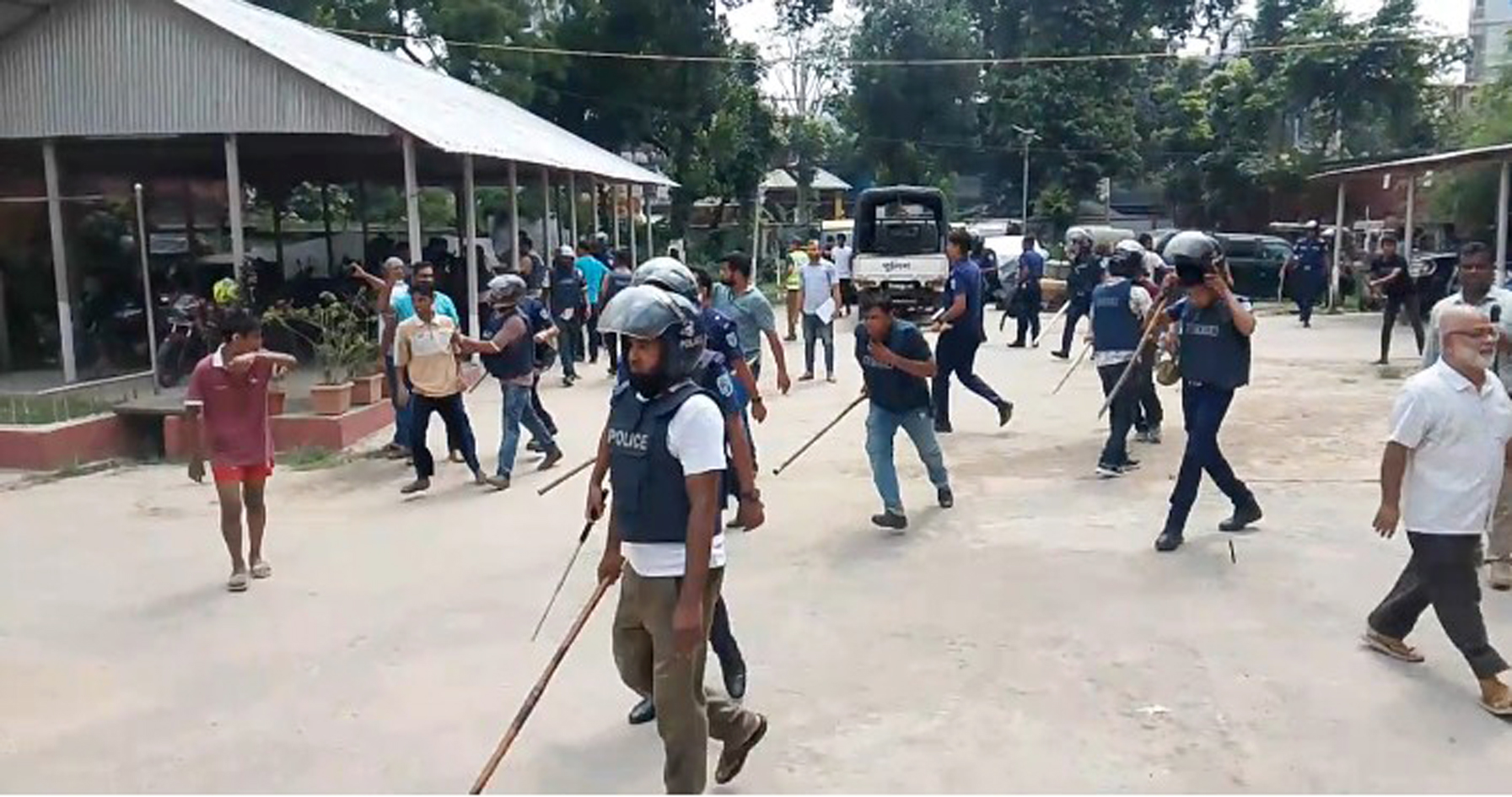 দিনাজপুরে শ্রমিকনেতা গ্রেপ্তার: পুলিশ-বিএনপি কর্মীদের সঙ্গে সমর্থকদের সংঘর্ষ