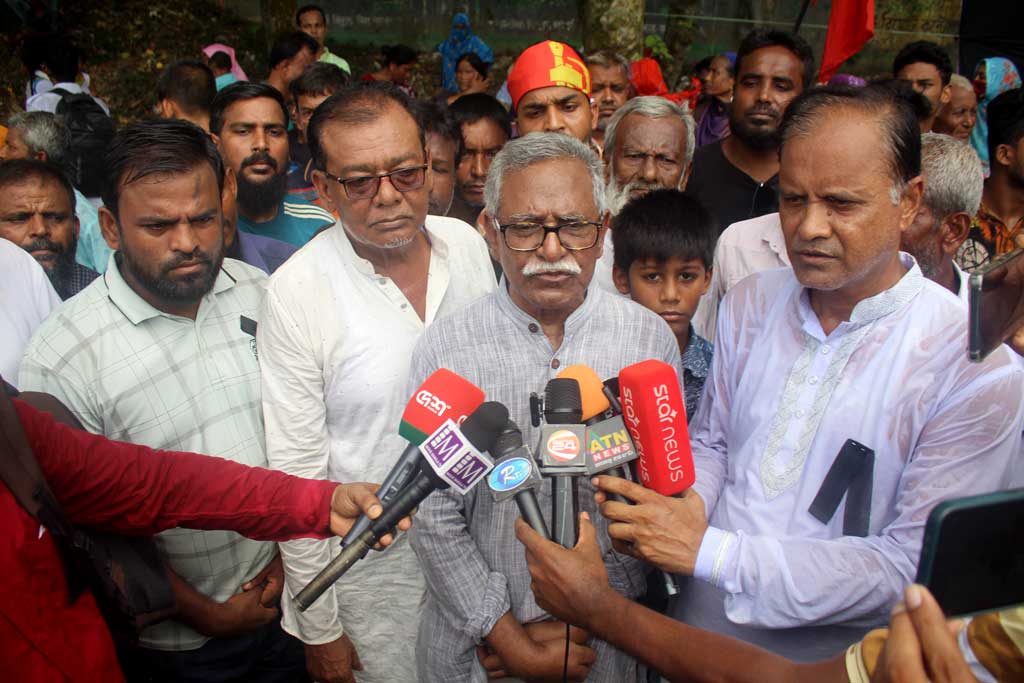 শোক র্যালি ও আলোচনা সভার মধ্য দিয়ে ফুলবাড়ী ট্র্যাজেডি দিবস পালিত। ছবি: আজকের পত্রিকা