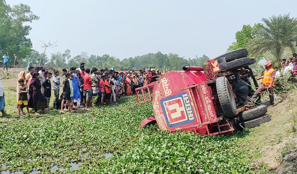 হিলিতে তেলবাহী লরি উল্টে নিহত ২