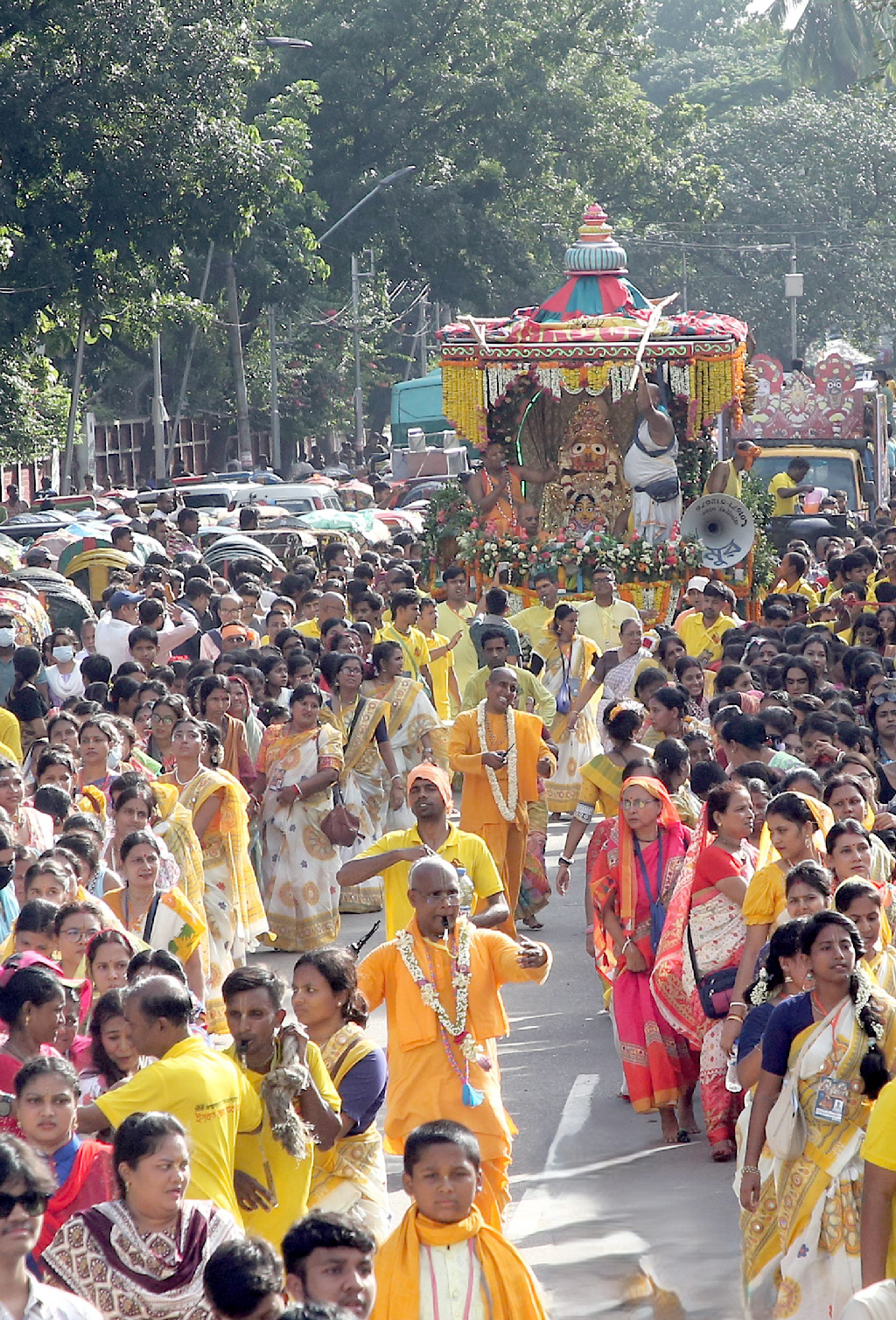 রথযাত্রা উপলক্ষে আয়োজিত শোভাযাত্রা পলাশী মোড়, জগন্নাথ হল, কেন্দ্রীয় শহীদ মিনার, দোয়েল চত্বর, হাইকোর্ট, জাতীয় প্রেসক্লাব, পল্টন, জাতীয় মসজিদ বায়তুল মোকাররমের উত্তর গেট, দৈনিক বাংলা মোড়, শাপলা চত্বর, ইত্তেফাক মোড়, টিকাটুলী ও জয়কালী মন্দির হয়ে স্বামীবাগ ইসকন মন্দিরে গিয়ে শেষ হয়। দোয়েল চত্বর এলাকায় তোলা। ছবি: জাহিদুল ইসলাম