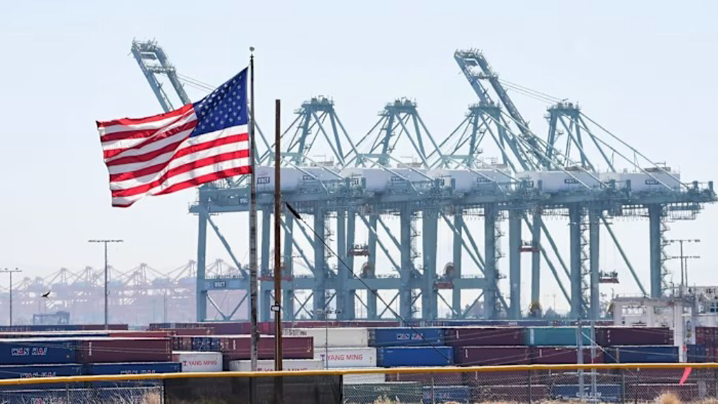 ১৫ শতাংশ ঘোষণা দিলেও নতুন বৈশ্বিক শুল্ক ১০ শতাংশে শুরু করল যুক্তরাষ্ট্র