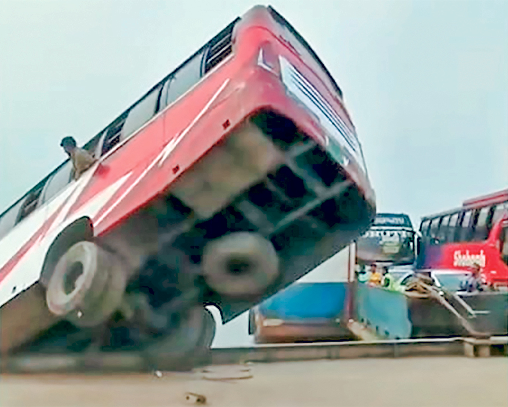 ঈদের আনন্দযাত্রা যখন মৃত্যুর মিছিল