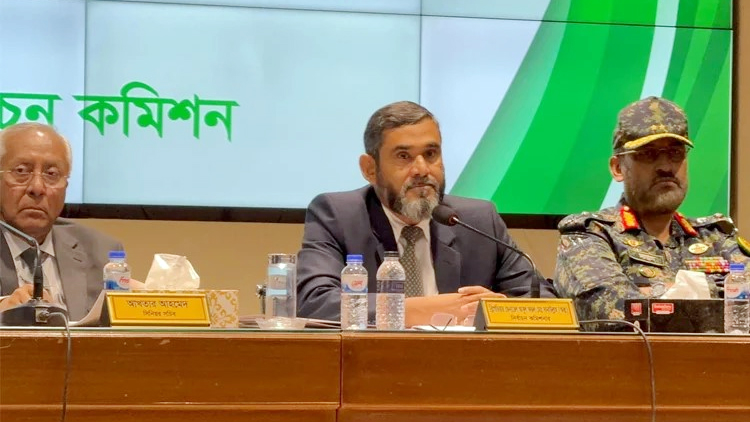 নির্বাচনের পরিবেশ তৈরিতে অপারেশন শুরু করবে যৌথ বাহিনী: ইসি সানাউল্লাহ