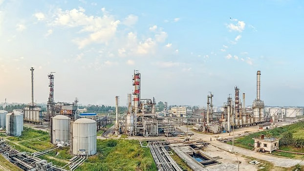 মেশিন চালু রাখার তেলও শেষ, বন্ধ হলো ইস্টার্ন রিফাইনারি