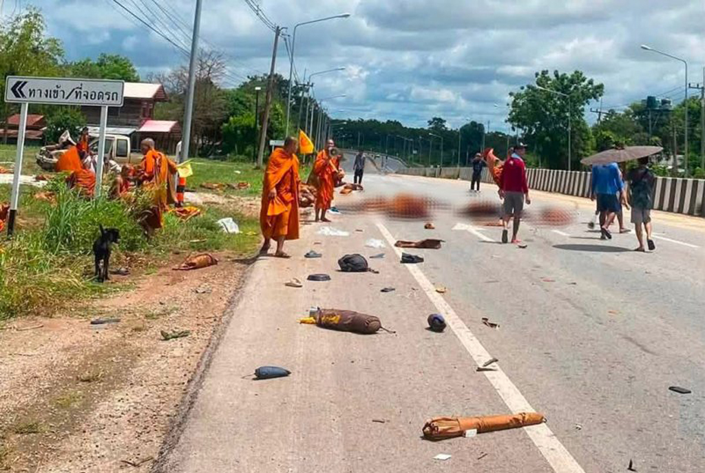 পিকআপের ধাক্কায় থাইল্যান্ডে ৮ বৌদ্ধ ভিক্ষু নিহত, চালক ১১ বছরের শিশু