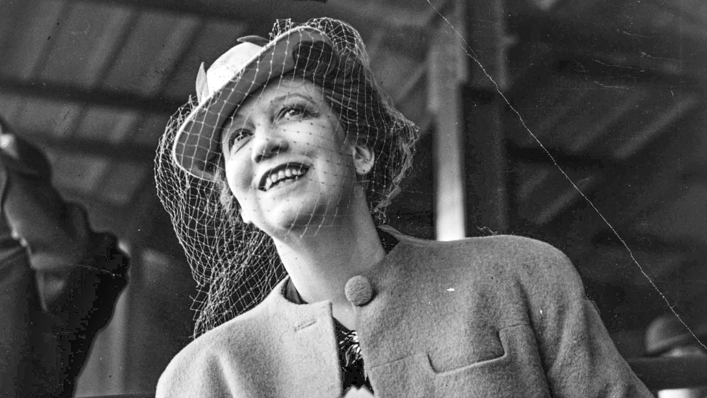 সৌন্দর্যশিল্পের মুকুটহীন সম্রাজ্ঞী এলিজাবেথ আরডেন