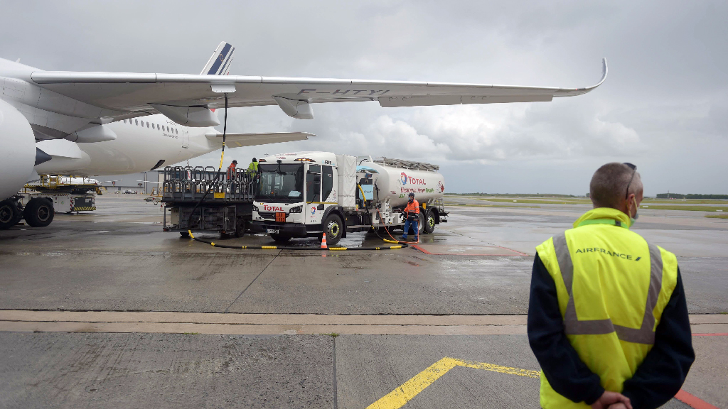 ইউরোপে তিন সপ্তাহের মধ্যে শেষ হয়ে যাবে উড়োজাহাজের জ্বালানি
