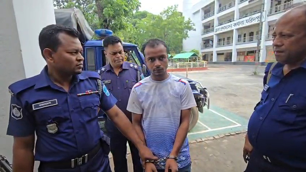 ফরিদপুরে বিআরটিএ অফিসে চাঁদা দাবির অভিযোগ, বৈষম্যবিরোধী নেতা আটক