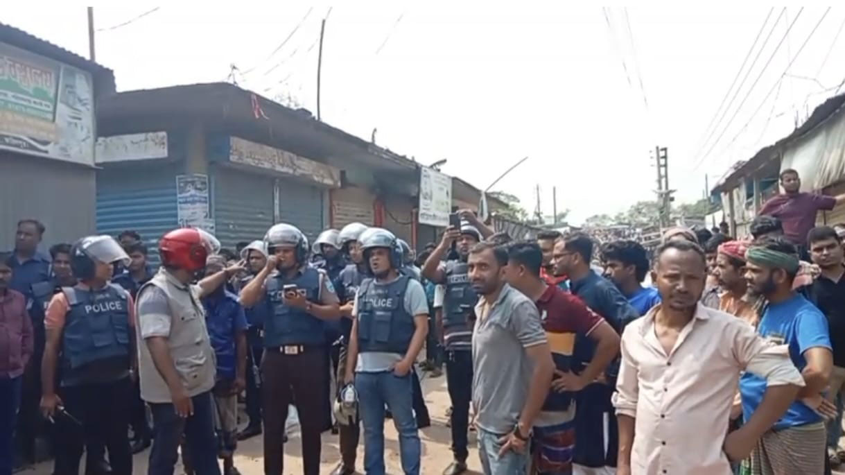 ফরিদপুরে চার গ্রামবাসীর মধ্যে সংঘর্ষ পাঁচ ঘণ্টায়ও থামেনি, পুলিশসহ আহত শতাধিক