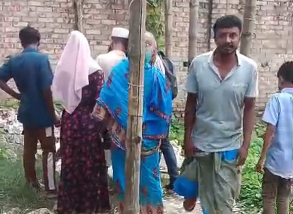 ময়লারস্তূপে নবজাতকের লাশ টানাটানি করছিল কুকুর, উদ্ধার করে পুলিশ